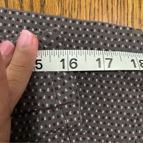 LOFT Modern Style Pants Size 8 Gray Pink Geometric Design - Picture 9 of 10